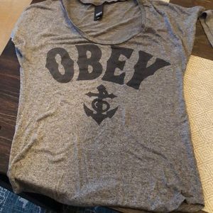 Obey t shirt scoop neck xs